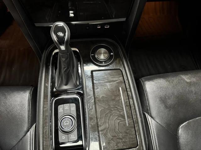 2022 INFINITI QX80 LUXE
