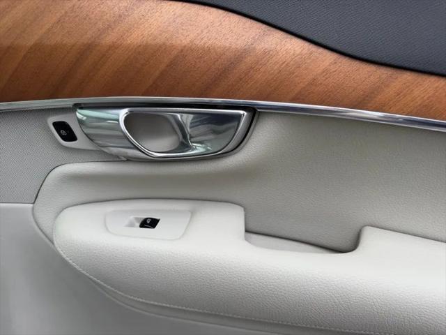 2021 Volvo XC90 T6 Momentum 7 Passenger