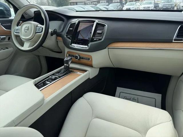 2021 Volvo XC90 T6 Momentum 7 Passenger