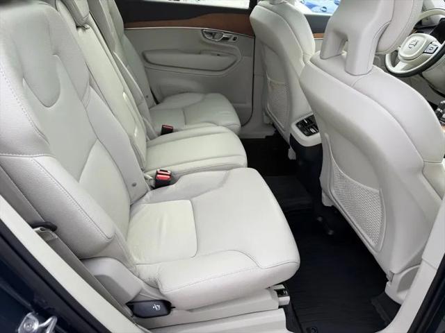 2021 Volvo XC90 T6 Momentum 7 Passenger