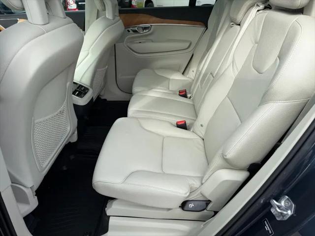 2021 Volvo XC90 T6 Momentum 7 Passenger