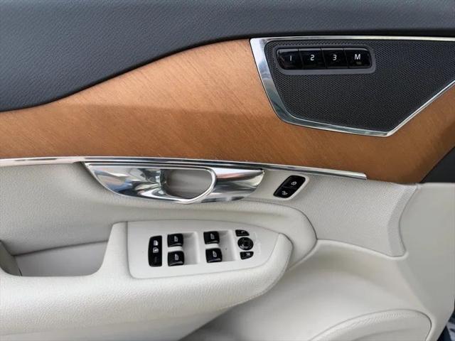 2021 Volvo XC90 T6 Momentum 7 Passenger