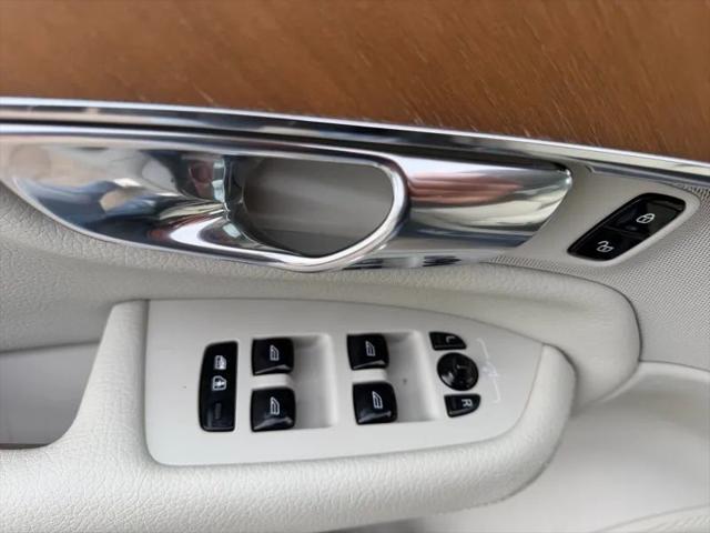 2021 Volvo XC90 T6 Momentum 7 Passenger