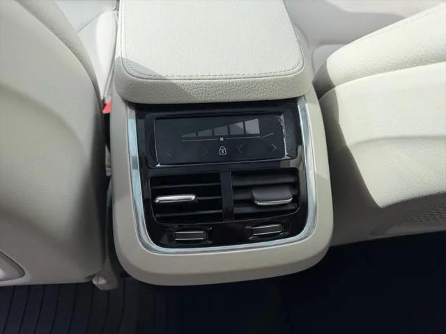 2021 Volvo XC90 T6 Momentum 7 Passenger