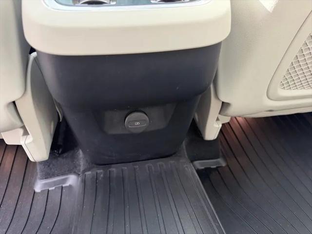 2021 Volvo XC90 T6 Momentum 7 Passenger