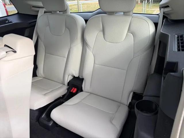 2021 Volvo XC90 T6 Momentum 7 Passenger