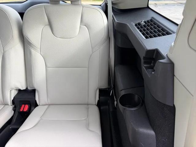 2021 Volvo XC90 T6 Momentum 7 Passenger