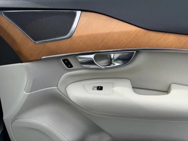 2021 Volvo XC90 T6 Momentum 7 Passenger