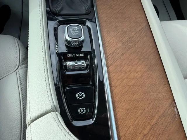 2021 Volvo XC90 T6 Momentum 7 Passenger