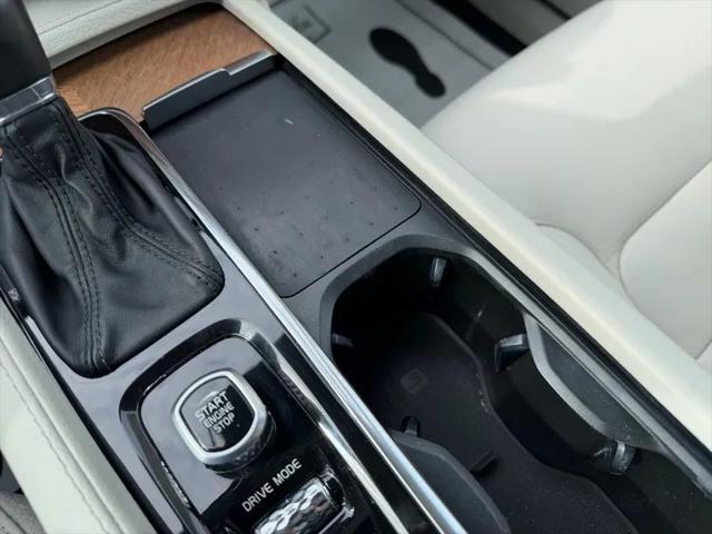 2021 Volvo XC90 T6 Momentum 7 Passenger