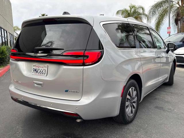 2024 Chrysler Pacifica Hybrid Select