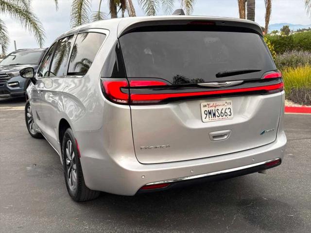 2024 Chrysler Pacifica Hybrid Select