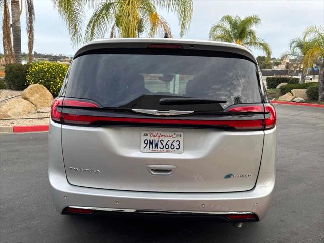 2024 Chrysler Pacifica Hybrid Select