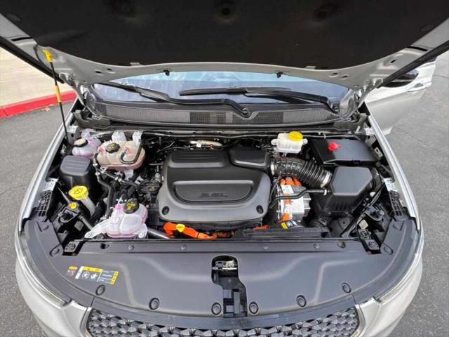 2024 Chrysler Pacifica Hybrid Select