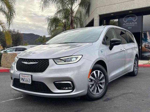 2024 Chrysler Pacifica Hybrid Select