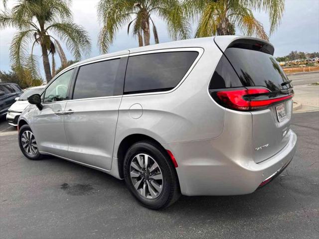 2024 Chrysler Pacifica Hybrid Select