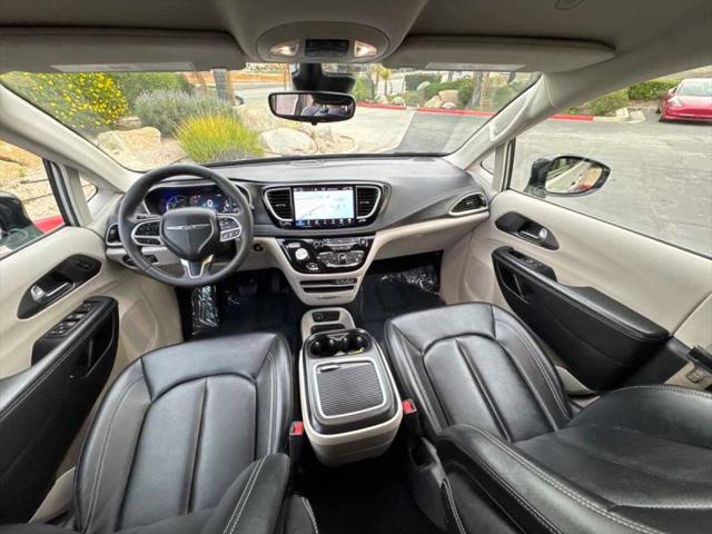 2024 Chrysler Pacifica Hybrid Select