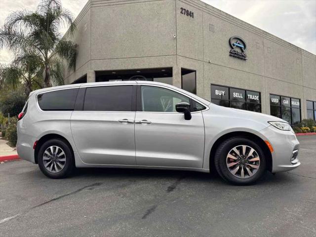 2024 Chrysler Pacifica Hybrid Select