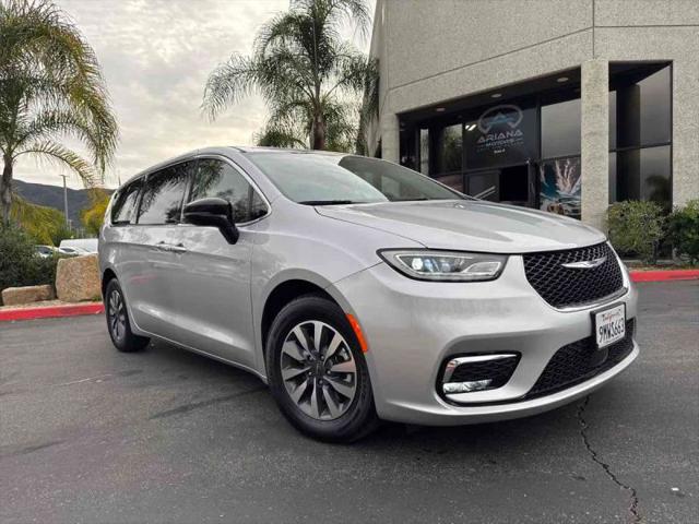 2024 Chrysler Pacifica Hybrid Select