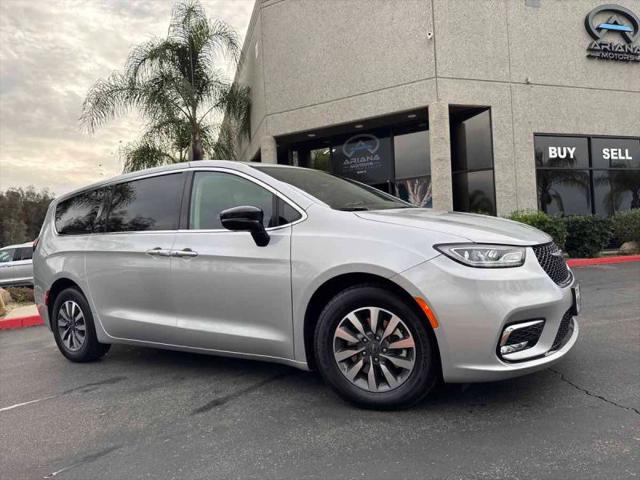 2024 Chrysler Pacifica Hybrid Select