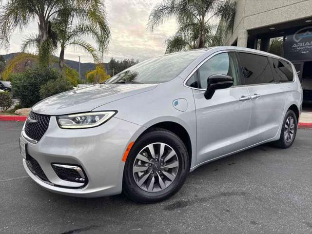 2024 Chrysler Pacifica Hybrid Select