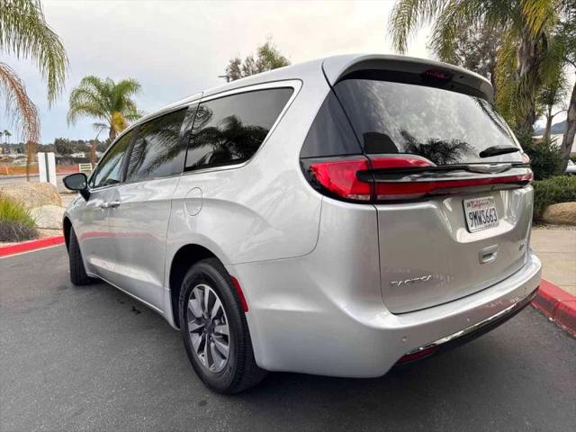 2024 Chrysler Pacifica Hybrid Select