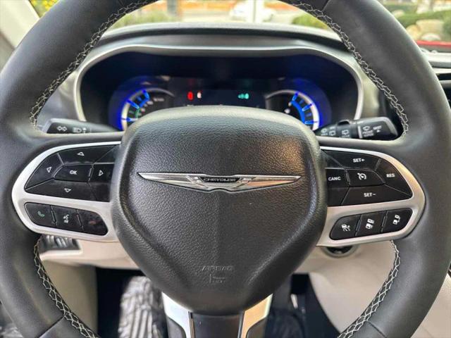 2024 Chrysler Pacifica Hybrid Select
