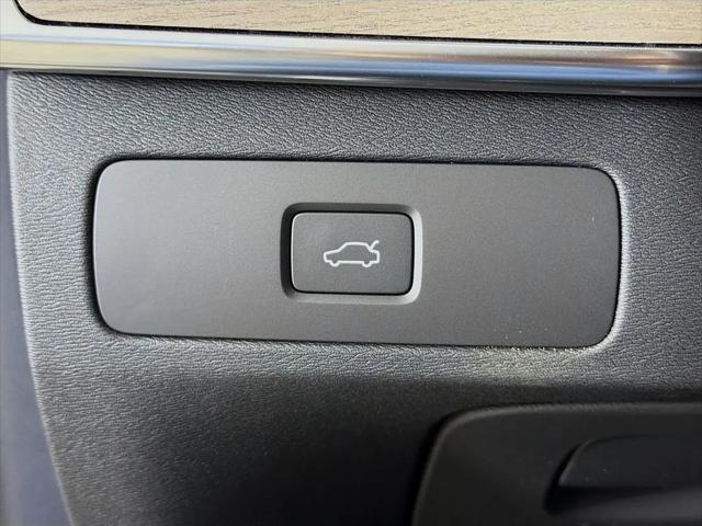 2026 Volvo XC90 Plus, B6 AWD Gas (mild hybrid), Gasoline, Bright, 7 Seats