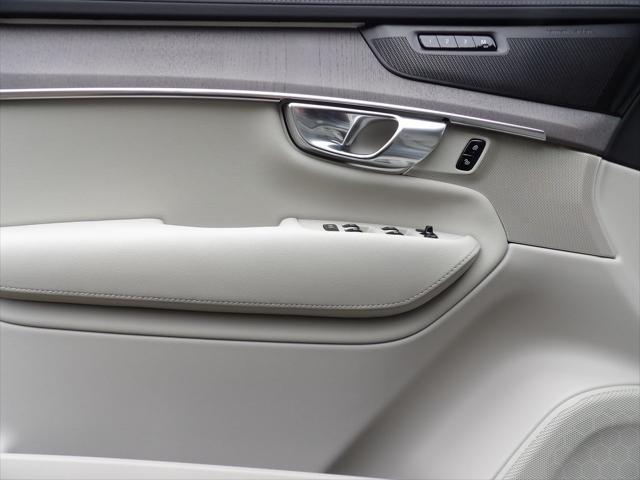 2026 Volvo XC90 Plug-In Hybrid Ultra, T8 AWD, Electric/Gasoline, Bright, 7 Seats