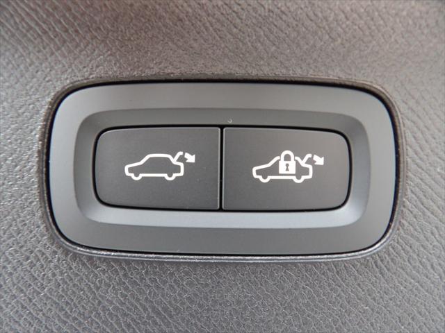 2026 Volvo XC90 Plug-In Hybrid Ultra, T8 AWD, Electric/Gasoline, Bright, 7 Seats