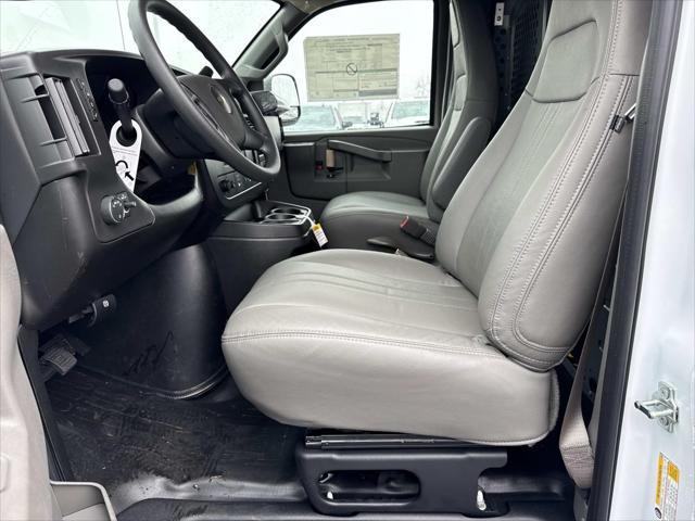 2026 Chevrolet Express Cargo Van 2500 Regular Wheelbase, WT, RWD
