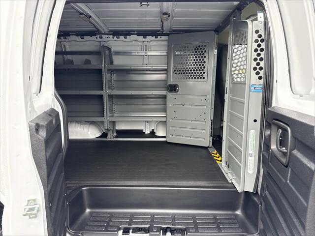 2026 Chevrolet Express Cargo Van 2500 Regular Wheelbase, WT, RWD