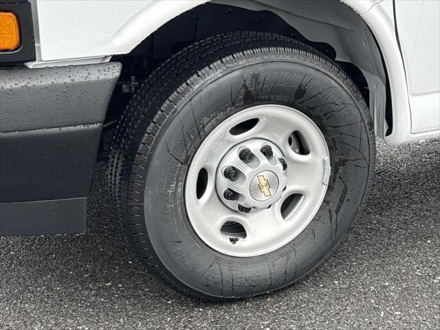 2026 Chevrolet Express Cargo Van 2500 Regular Wheelbase, WT, RWD