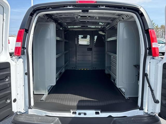 2026 Chevrolet Express Cargo Van 2500 Regular Wheelbase, WT, RWD