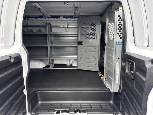 2026 Chevrolet Express Cargo Van 2500 Regular Wheelbase, WT, RWD