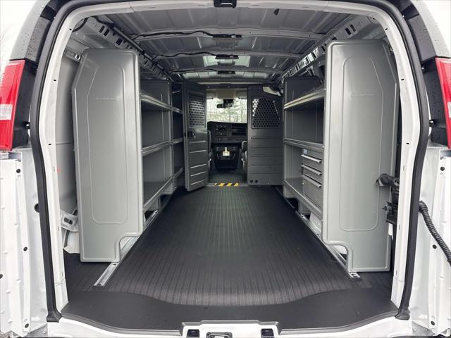 2026 Chevrolet Express Cargo Van 2500 Regular Wheelbase, WT, RWD