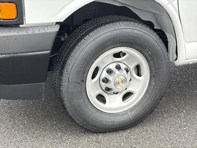 2026 Chevrolet Express Cargo Van 2500 Regular Wheelbase, WT, RWD