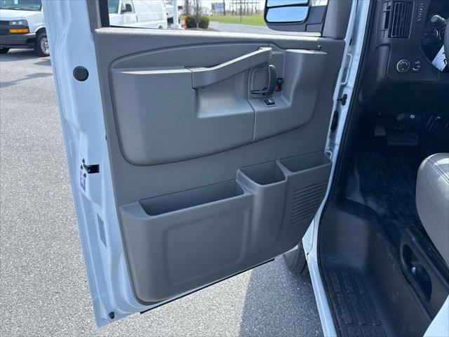 2026 Chevrolet Express Cargo Van 2500 Regular Wheelbase, WT, RWD