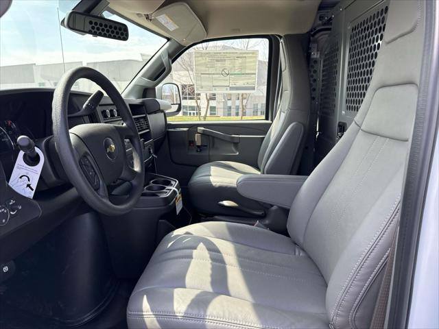 2026 Chevrolet Express Cargo Van 2500 Regular Wheelbase, WT, RWD