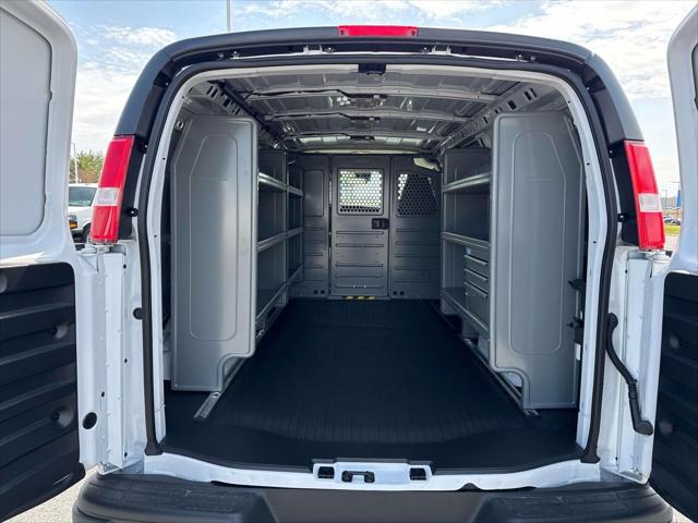 2026 Chevrolet Express Cargo Van 2500 Regular Wheelbase, WT, RWD