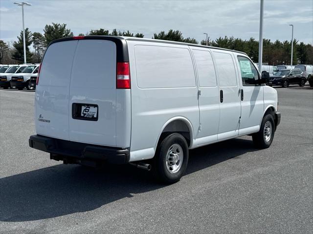 2026 Chevrolet Express Cargo Van 2500 Regular Wheelbase, WT, RWD