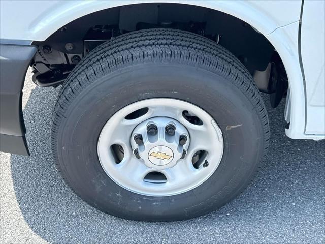2026 Chevrolet Express Cargo Van 2500 Regular Wheelbase, WT, RWD