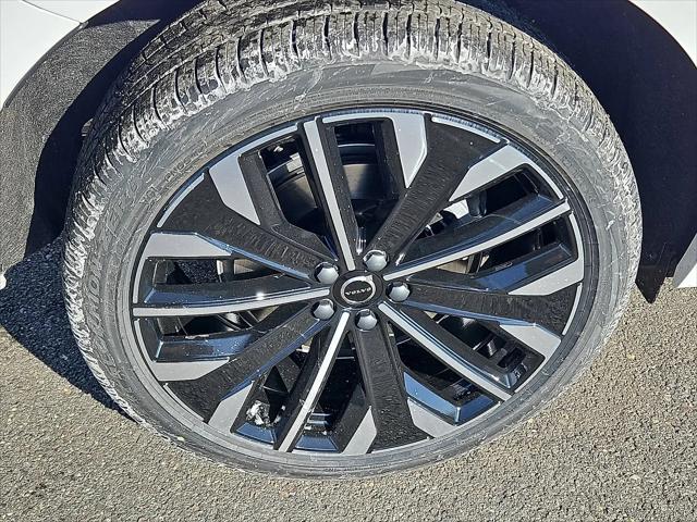 2026 Volvo XC60 Plug-In Hybrid Ultra, T8 AWD Electric/Gasoline, Dark