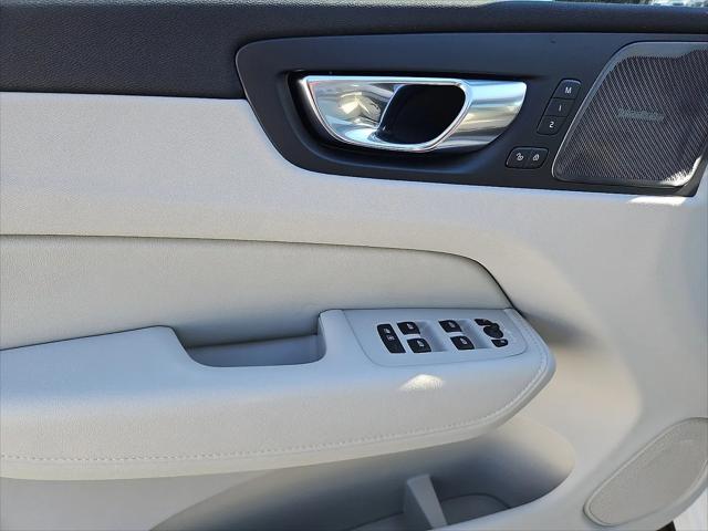 2026 Volvo XC60 Plug-In Hybrid Ultra, T8 AWD Electric/Gasoline, Dark