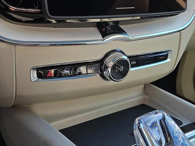 2026 Volvo XC60 Plug-In Hybrid Ultra, T8 AWD Electric/Gasoline, Dark