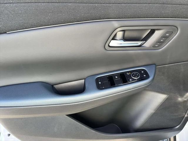 2026 Nissan LEAF PLATINUM+