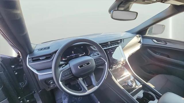 2025 Jeep Grand Cherokee L Laredo X 4x4