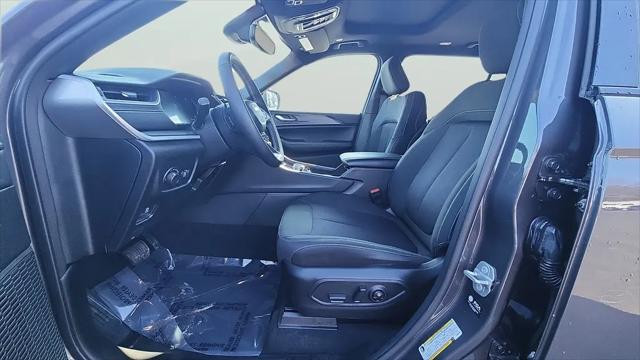 2025 Jeep Grand Cherokee L Laredo X 4x4