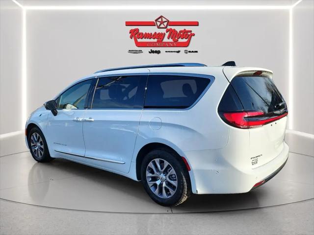 2025 Chrysler Pacifica Hybrid Pinnacle