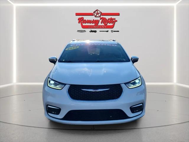 2025 Chrysler Pacifica Hybrid Pinnacle